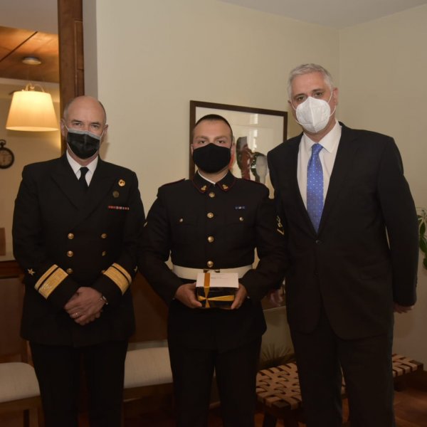 Cabo 2° IM Patricio Fernández recibió premio “Marinero Fuentealba” 2021