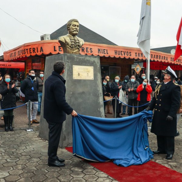 Armada de Chile entregó busto del Sargento Juan de Dios Aldea Fonseca a