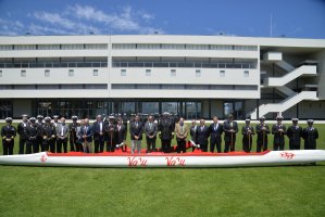 Escuela Naval “Arturo Prat” recibe canoa polinésica Va´u Va´u en solemne ceremonia