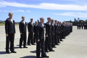 Nuevos especialistas en Aviación Naval se gradúan y reciben piochas