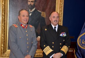 Comandante en Jefe recibe saludos protocolares con motivo de las Glorias Navales