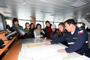 Estudiantes de carreras ligadas al mar navegan a bordo del AGS “Cabo de Hornos”