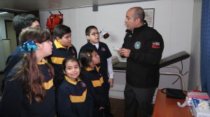 Niños de la escuela “Villa las Estrellas” visitaron la Gobernación Marítima de la Antártica