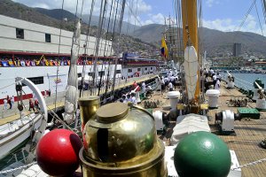 La “Esmeralda” recaló al puerto venezolano de La Guaira