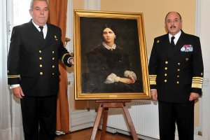 Retrato de Carmela Carvajal fue donado a la Armada