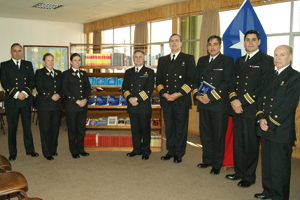 Reserva Naval efectúa importante donación a la biblioteca de la Escuela de Grumetes