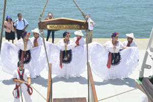 Buque Escuela Esmeralda arriba a México y hará entrega de busto del Capitán Prat