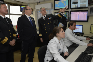 Príncipe Alberto II de Mónaco visitó reparticiones de la Armada en Valparaíso