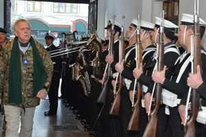 Ministro de Defensa visitó las reparticiones de la Armada en Puerto Williams
