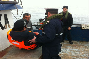 Rescatan a pescador artesanal con Peritonitis a 500 kilómetros de la costa en alta mar