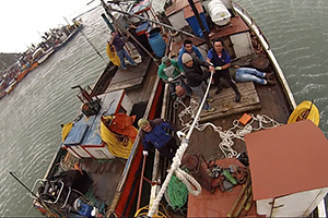 Armada evacúa a pescador en arriesgada maniobra desde Isla Guafo