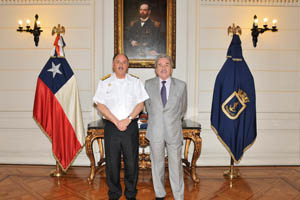 Nuevo Embajador de Perú se reúne con Almirante Larrañaga