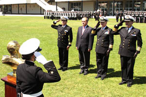 Develan busto de héroe naval mexicano en Escuela Naval “Arturo Prat”