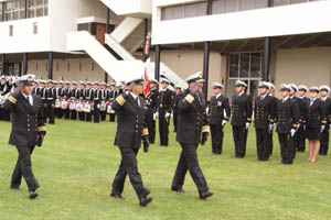 Oficiales de los Servicios se gradúan en Escuela Naval "Arturo Prat"