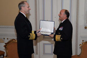 Jefe de Operaciones Navales de la Armada de Estados Unidos realiza visita oficial a la Armada de Chile