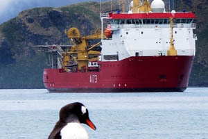 Buque Británico “HMS Protector” visita la Región de Magallanes