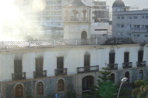 Museo Naval de Iquique no tuvo pérdidas en incendio que afectó al edificio de la ex Aduana