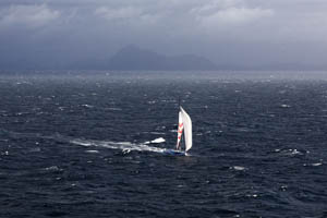 Armada de Chile custodió en su paso por Cabo de Hornos a los veleros de la Barcelona World Race