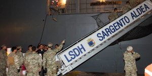 Buque "Sargento Aldea" navega rumbo a Chañaral con ayuda humanitaria
