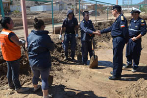 Comandante en Jefe de la Cuarta Zona Naval visita zona de catástrofe en Taltal