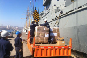Barcaza LST "Chacabuco" zarpó rumbo a Chañaral con 150 toneladas de víveres y materiales para trabajos de limpieza