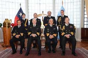 Armadas de Chile y Argentina realizaron reunión de término de la XVII Patrulla Antártica Naval Combinada
