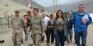 Jefe de Defensa Nacional revista a efectivos de la Armada desplegados en Chañaral