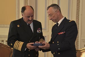 Delegación del Comando Superior de las Fuerzas en la Polinesia Francesa visita Valparaíso