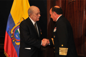 Ciudadano ecuatoriano fue condecorado por la Armada de Chile por su lealtad y compromiso