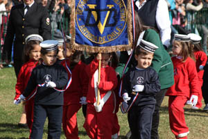 Estudiantes en todo el país desfilan para conmemorar las Glorias Navales