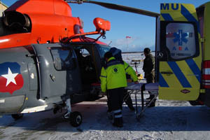Helicóptero de la Armada evacuó a pacientes desde Porvenir