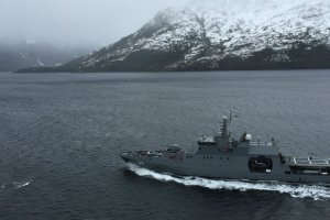 OPV “Marinero Fuentealba” realiza primer patrullaje en aguas antárticas