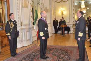 Almirante Larrañaga entrega máxima condecoración naval a Secretario de Marina de México
