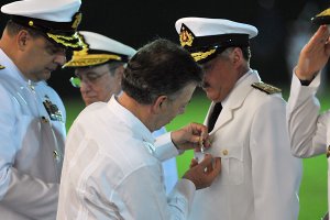 Comandante en Jefe recibió importante condecoración del Gobierno Colombiano