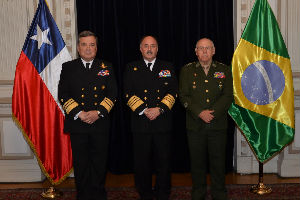 Jefe del Estado Mayor Conjunto de Brasil se reunió con Comandante en Jefe de la Armada