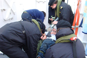 LSG “Puerto Natales” evacuó a tripulante de yate
