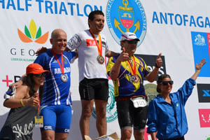 Comandante de la Armada obtuvo destacada participación en Triatlón de Antofagasta