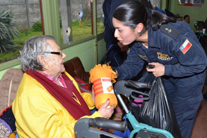 Escuela de Grumetes realizó operativo cívico en Hogar de Ancianos