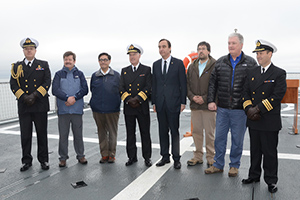 Intendente y Consejo Regional de Magallanes se embarcaron en OPV "Marinero Fuentealba"
