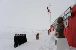 Base “Prat” homenajeó a primer mártir de la Armada en la Antártica