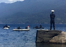 Buzos de la Armada y Bomberos rescatan a hermanos desaparecidos en Lago Riñihue