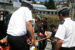 Tres tripulantes que navegaban a la deriva fueron rescatados en Castro
