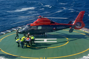 Armada efectuó aeroevacuación de emergencia desde un crucero