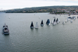 Armada participa y brinda seguridad en la regata Chiloé 2016
