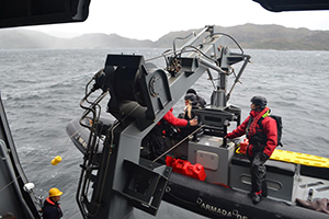 OPV “Fuentealba” evacua a finlandesa desde boca occidental del Estrecho de Magallanes