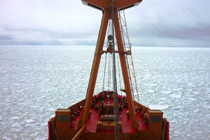 Rompehielos “Viel” zarpó a la Antártica en su última comisión polar 2015-2016