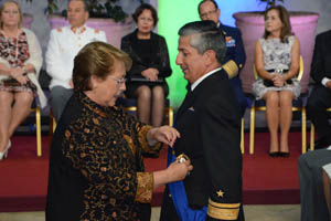 Almirantes y Generales reciben la condecoración “Presidente de la República”