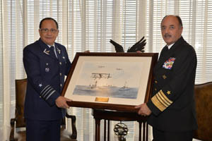 Comandante en Jefe de la Armada saludó a la FACH en su aniversario