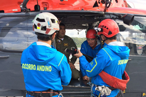 Destacamento Aeronaval Puerto Montt entregó instrucción al Cuerpo de Socorro Andino