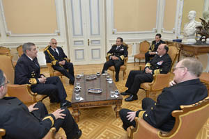 Comandantes en Jefe extranjeros saludan a la Armada por sus Glorias Navales